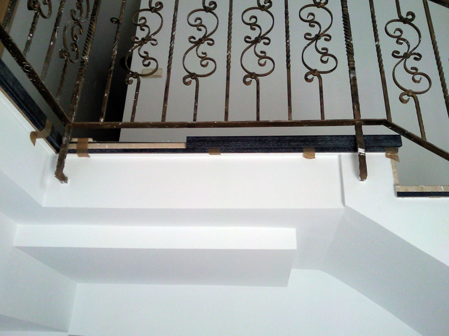 ESCALERA FORRADA CON PARQUET FLOTANTE EUROWOOD ROBLE NEGRO CALÍZO