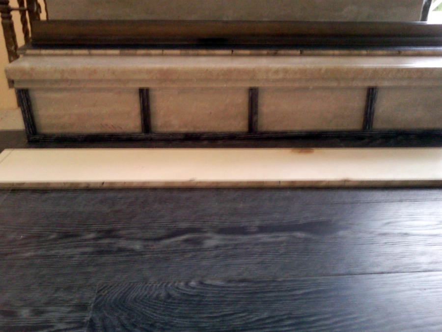 ESCALERA FORRADA CON PARQUET FLOTANTE EUROWOOD ROBLE NEGRO CALÍZO