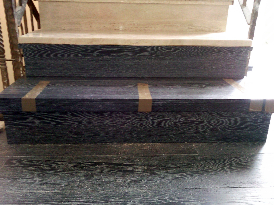 ESCALERA FORRADA CON PARQUET FLOTANTE EUROWOOD ROBLE NEGRO CALÍZO