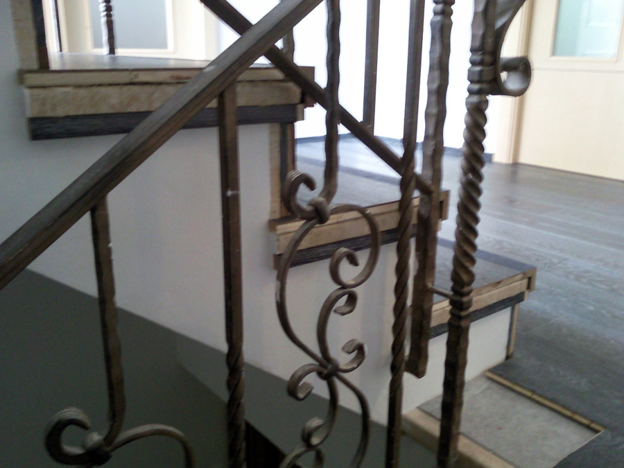 ESCALERA FORRADA CON PARQUET FLOTANTE EUROWOOD ROBLE NEGRO CALÍZO