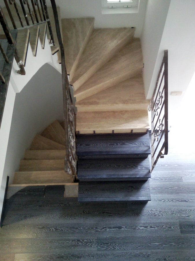 ESCALERA FORRADA CON PARQUET FLOTANTE EUROWOOD ROBLE NEGRO CALÍZO