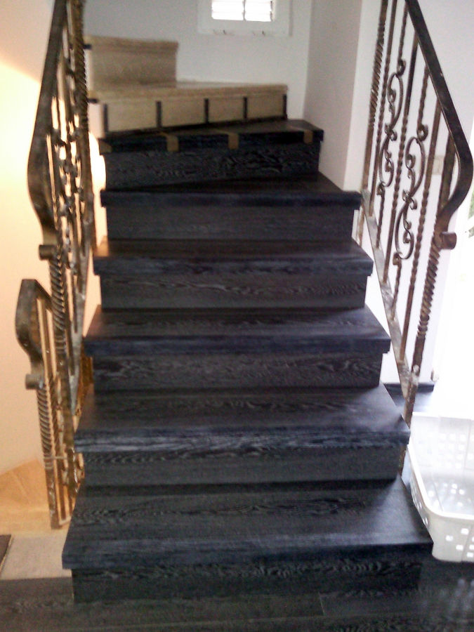 ESCALERA FORRADA CON PARQUET FLOTANTE EUROWOOD ROBLE NEGRO CALÍZO
