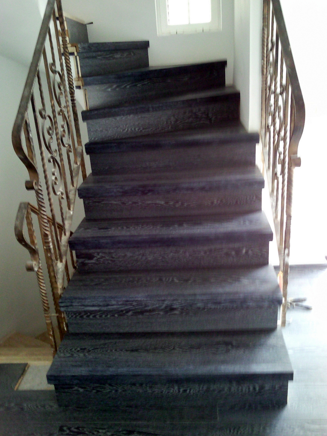 ESCALERA FORRADA CON PARQUET FLOTANTE EUROWOOD ROBLE NEGRO CALÍZO