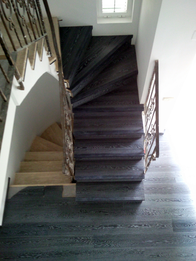 ESCALERA FORRADA CON PARQUET FLOTANTE EUROWOOD ROBLE NEGRO CALÍZO