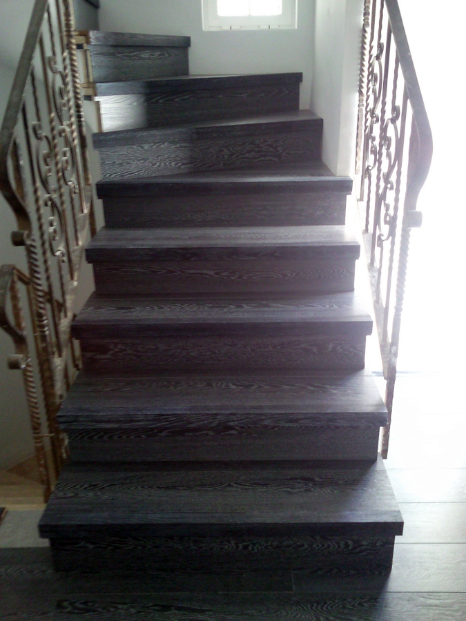 ESCALERA FORRADA CON PARQUET FLOTANTE EUROWOOD ROBLE NEGRO CALÍZO