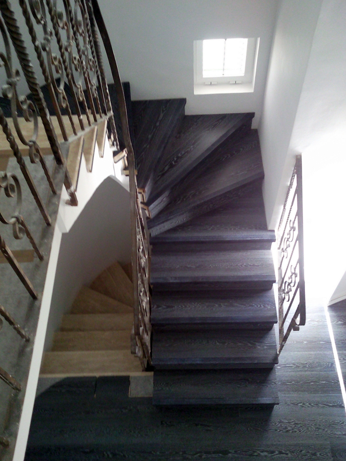 ESCALERA FORRADA CON PARQUET FLOTANTE EUROWOOD ROBLE NEGRO CALÍZO