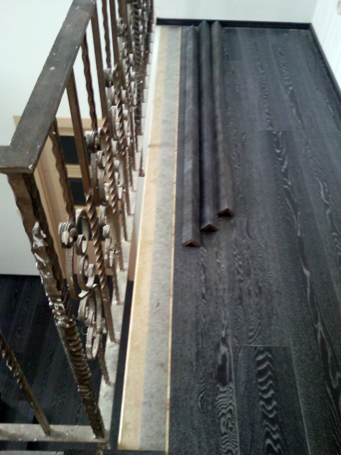 ESCALERA FORRADA CON PARQUET FLOTANTE EUROWOOD ROBLE NEGRO CALÍZO