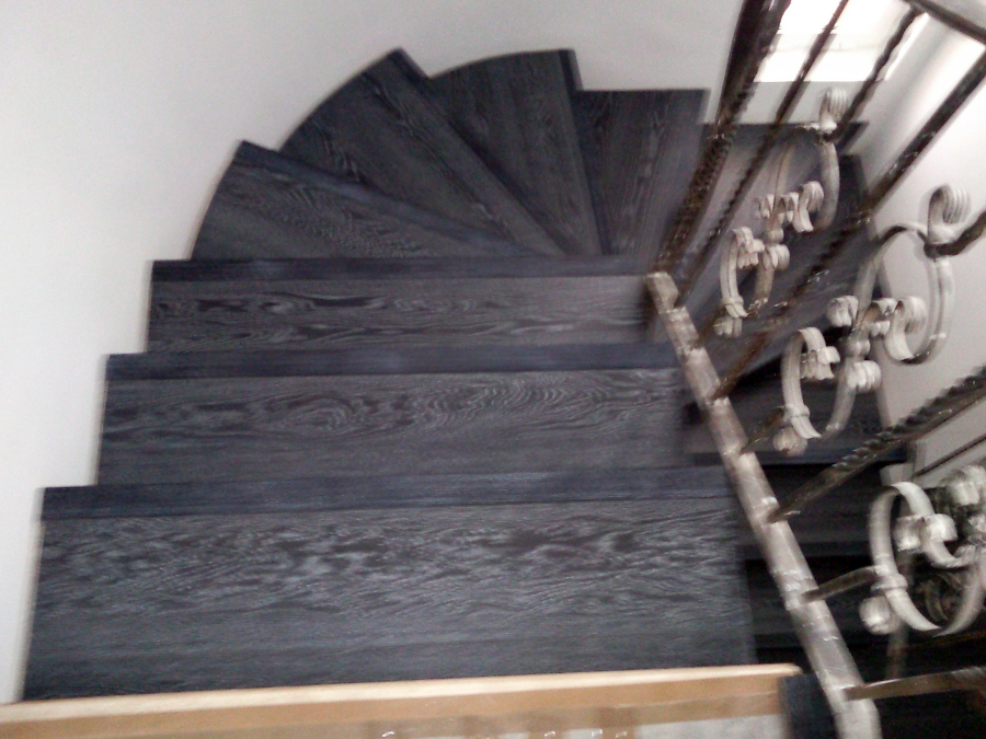ESCALERA FORRADA CON PARQUET FLOTANTE EUROWOOD ROBLE NEGRO CALÍZO