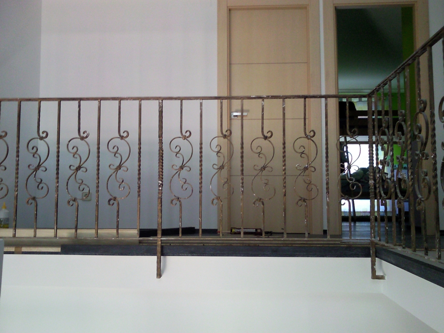 ESCALERA FORRADA CON PARQUET FLOTANTE EUROWOOD ROBLE NEGRO CALÍZO