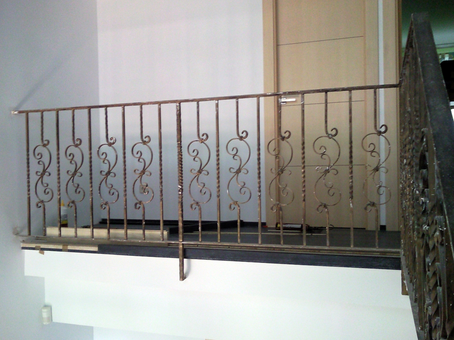 ESCALERA FORRADA CON PARQUET FLOTANTE EUROWOOD ROBLE NEGRO CALÍZO