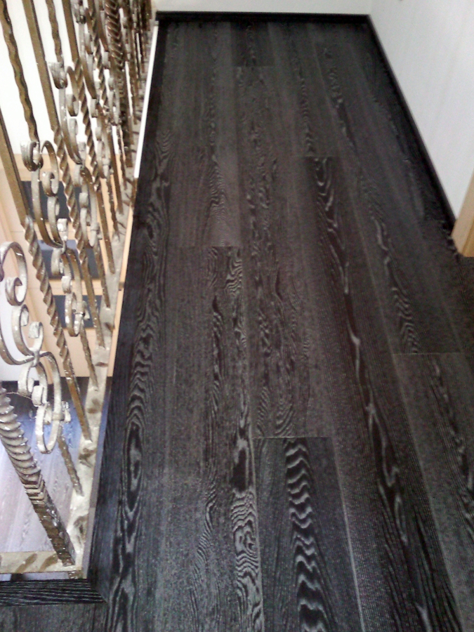 ESCALERA FORRADA CON PARQUET FLOTANTE EUROWOOD ROBLE NEGRO CALÍZO