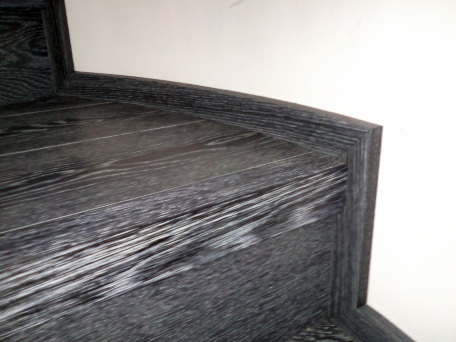 ESCALERA FORRADA CON PARQUET FLOTANTE EUROWOOD ROBLE NEGRO CALÍZO