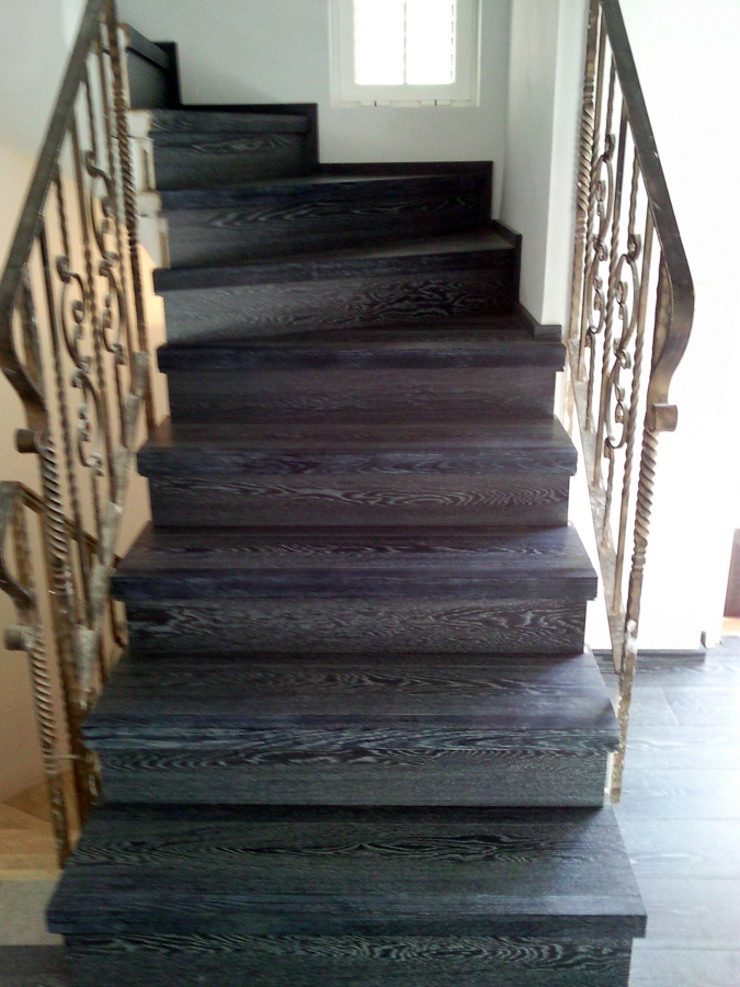 ESCALERA FORRADA CON PARQUET FLOTANTE EUROWOOD ROBLE NEGRO CALÍZO