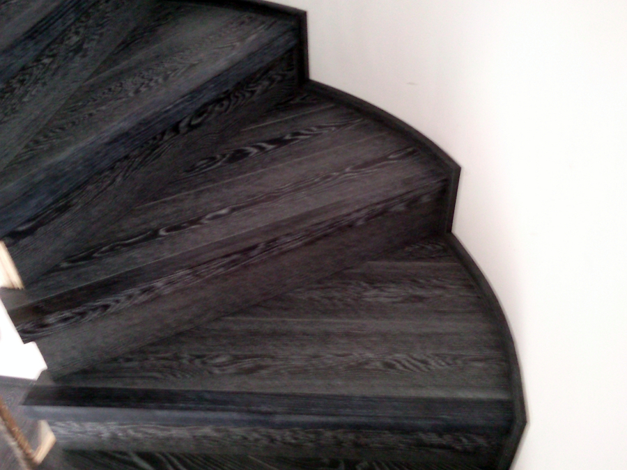 ESCALERA FORRADA CON PARQUET FLOTANTE EUROWOOD ROBLE NEGRO CALÍZO