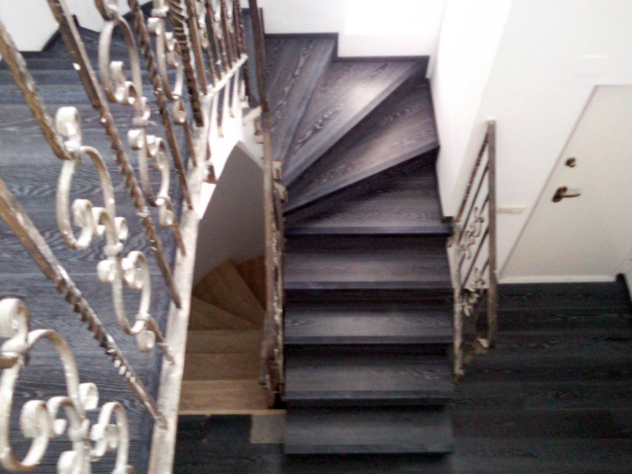 ESCALERA FORRADA CON PARQUET FLOTANTE EUROWOOD ROBLE NEGRO CALÍZO