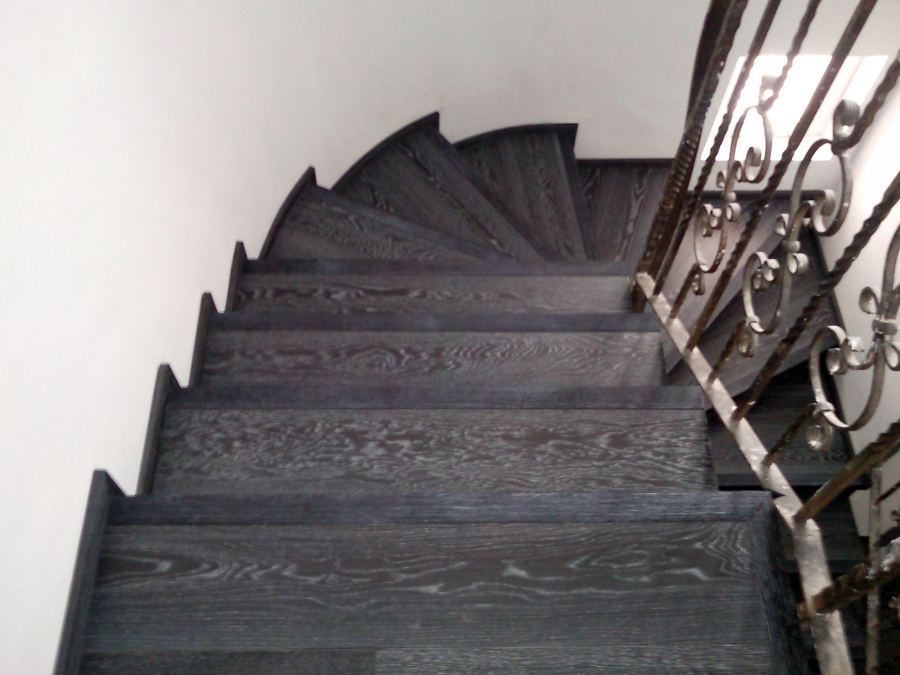 ESCALERA FORRADA CON PARQUET FLOTANTE EUROWOOD ROBLE NEGRO CALÍZO