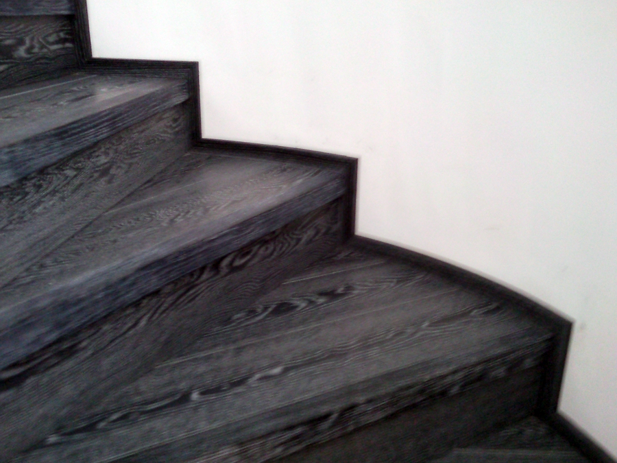 ESCALERA FORRADA CON PARQUET FLOTANTE EUROWOOD ROBLE NEGRO CALÍZO