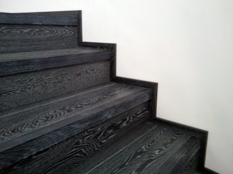ESCALERA FORRADA CON PARQUET FLOTANTE EUROWOOD ROBLE NEGRO CALÍZO