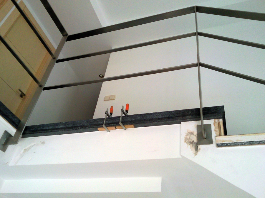 ESCALERA FORRADA CON PARQUET FLOTANTE EUROWOOD ROBLE NEGRO CALÍZO