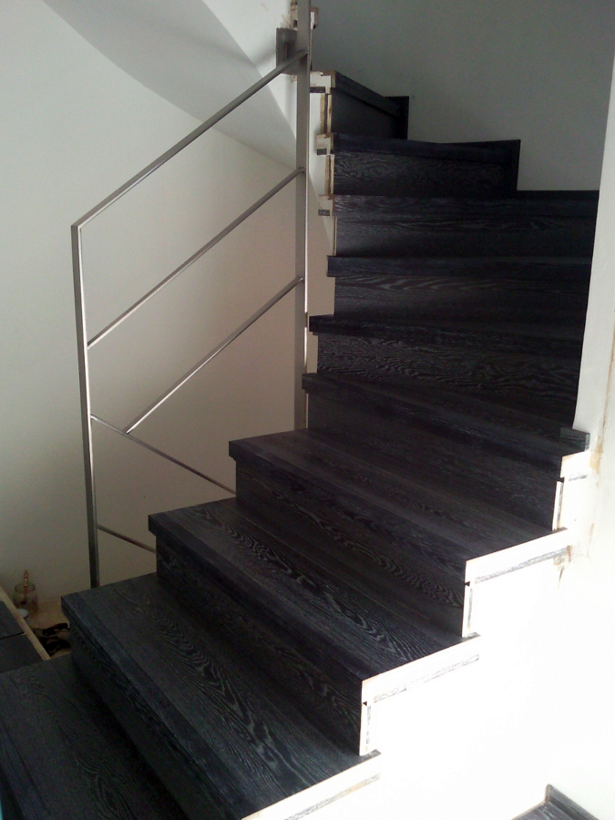 ESCALERA FORRADA CON PARQUET FLOTANTE EUROWOOD ROBLE NEGRO CALÍZO