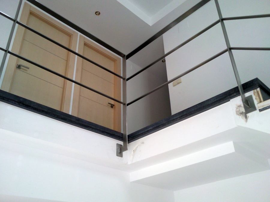 ESCALERA FORRADA CON PARQUET FLOTANTE EUROWOOD ROBLE NEGRO CALÍZO