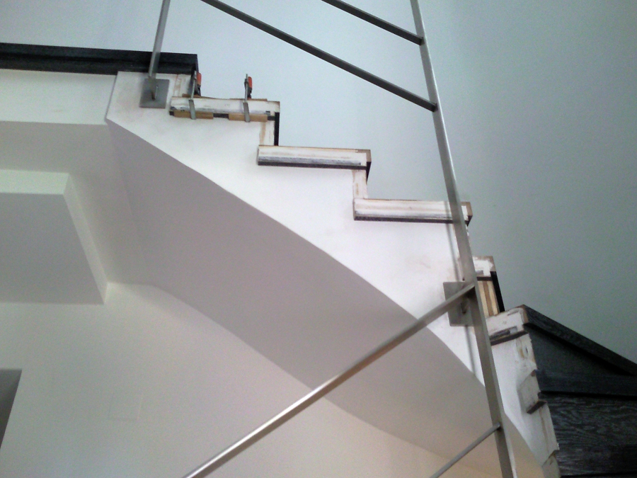 ESCALERA FORRADA CON PARQUET FLOTANTE EUROWOOD ROBLE NEGRO CALÍZO