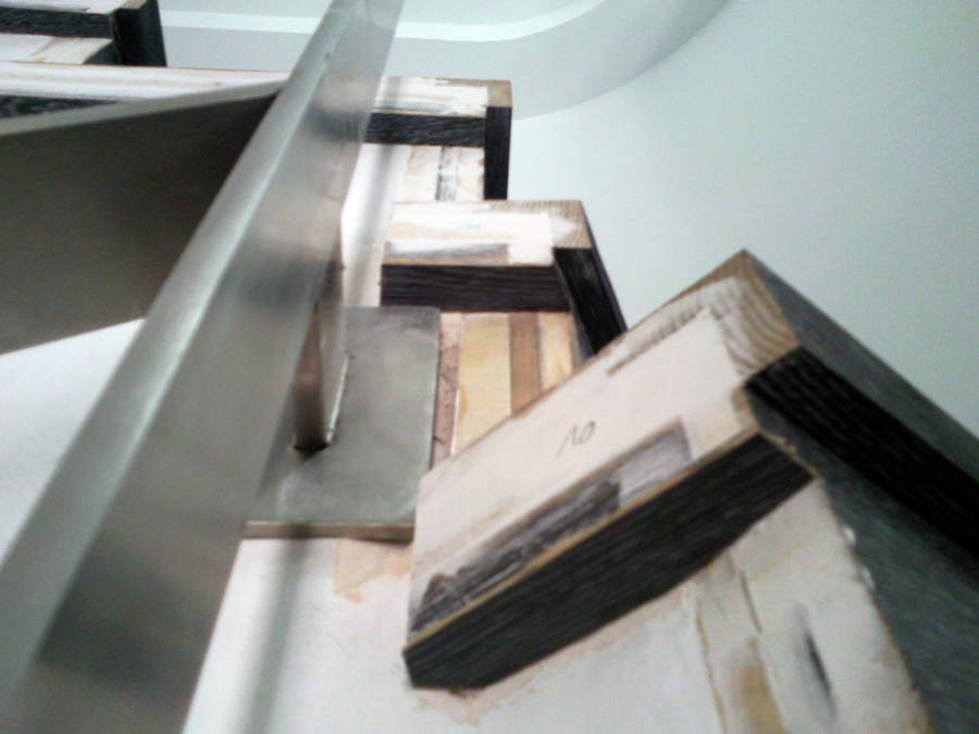 ESCALERA FORRADA CON PARQUET FLOTANTE EUROWOOD ROBLE NEGRO CALÍZO