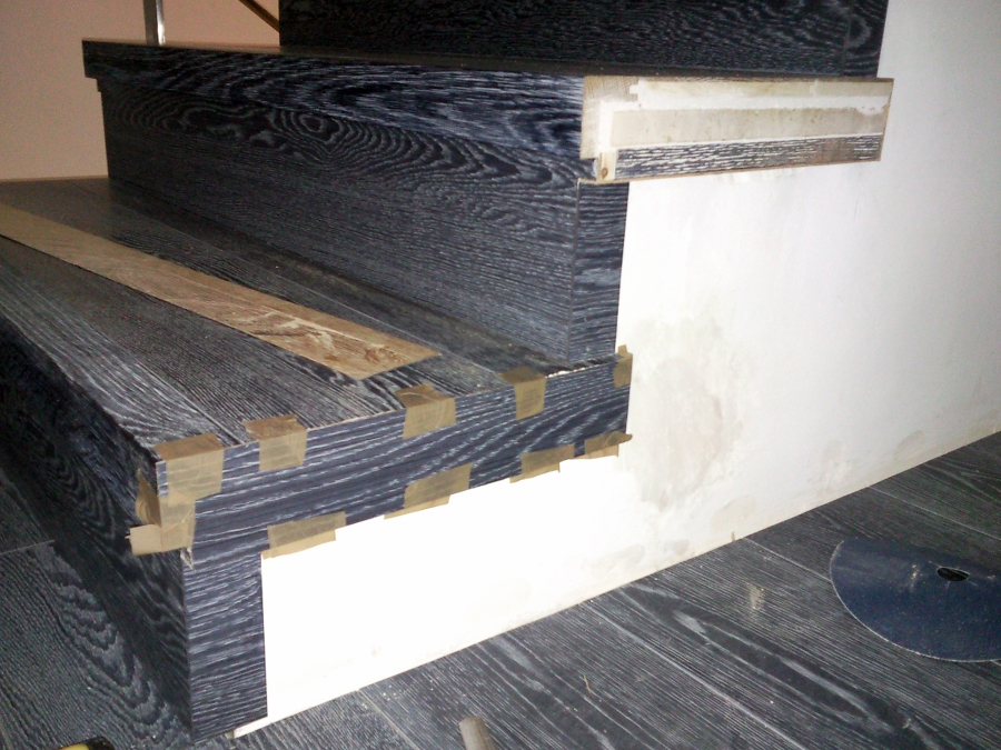 ESCALERA FORRADA CON PARQUET FLOTANTE EUROWOOD ROBLE NEGRO CALÍZO