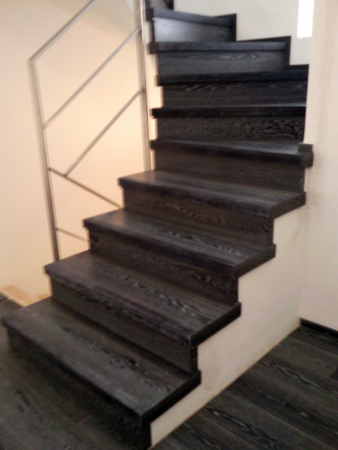 ESCALERA FORRADA CON PARQUET FLOTANTE EUROWOOD ROBLE NEGRO CALÍZO