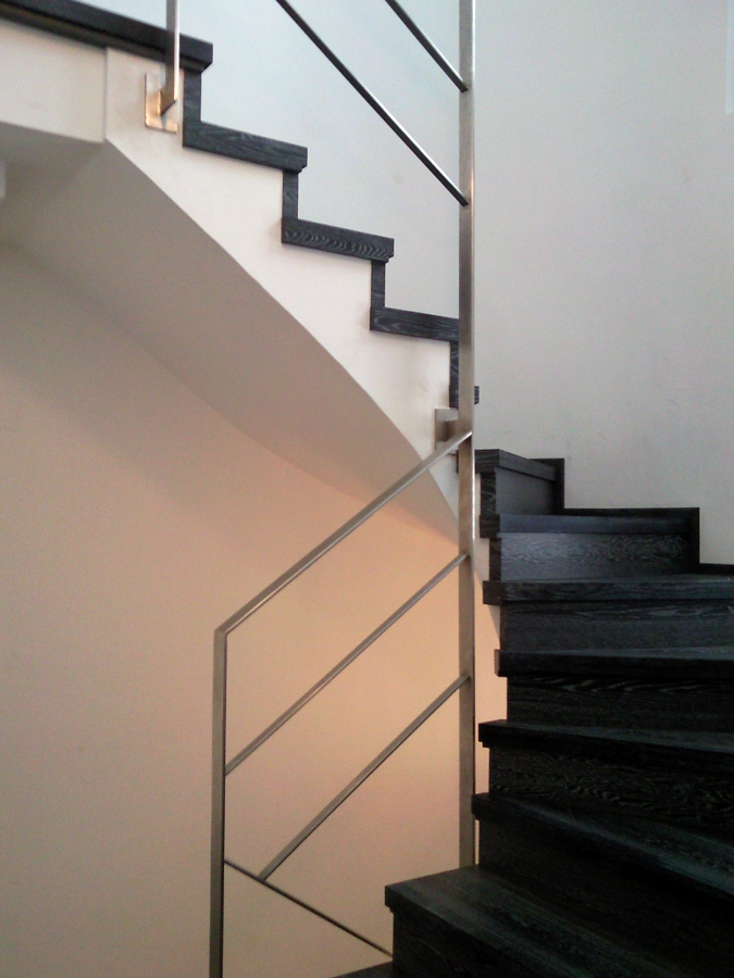 ESCALERA FORRADA CON PARQUET FLOTANTE EUROWOOD ROBLE NEGRO CALÍZO