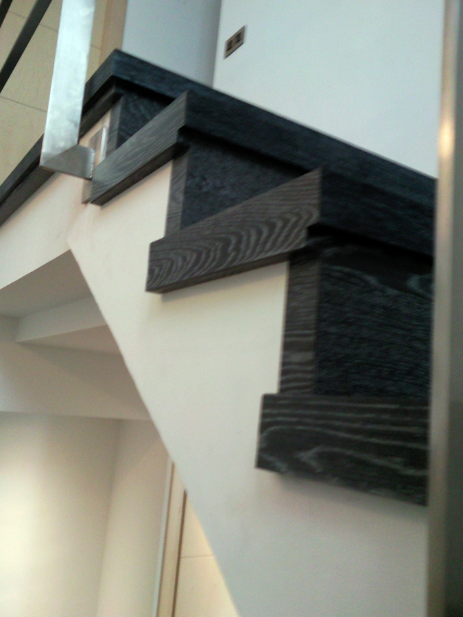 ESCALERA FORRADA CON PARQUET FLOTANTE EUROWOOD ROBLE NEGRO CALÍZO