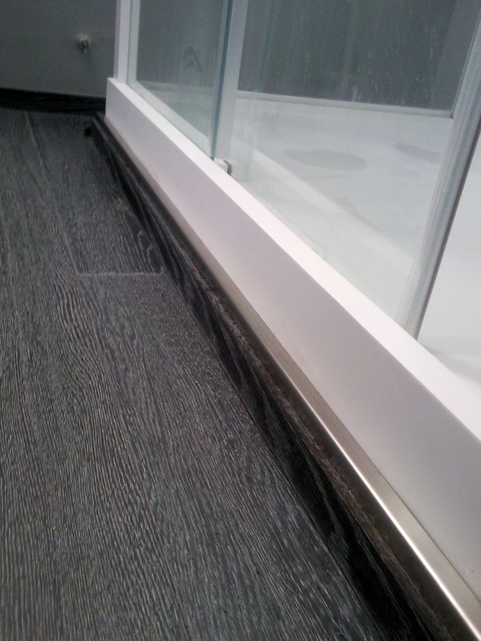 ESCALERA FORRADA CON PARQUET FLOTANTE EUROWOOD ROBLE NEGRO CALÍZO