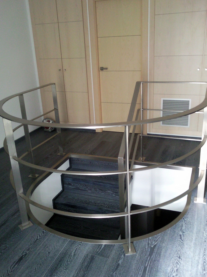 ESCALERA FORRADA CON PARQUET FLOTANTE EUROWOOD ROBLE NEGRO CALÍZO