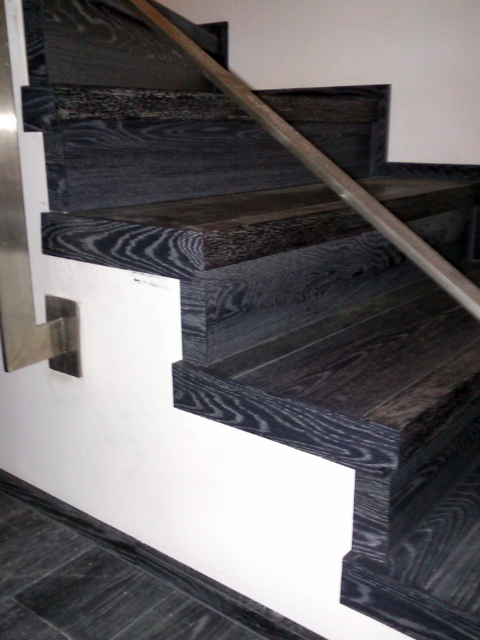 ESCALERA FORRADA CON PARQUET FLOTANTE EUROWOOD ROBLE NEGRO CALÍZO