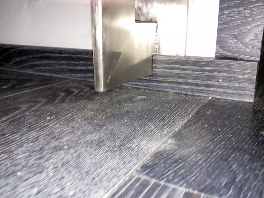 ESCALERA FORRADA CON PARQUET FLOTANTE EUROWOOD ROBLE NEGRO CALÍZO