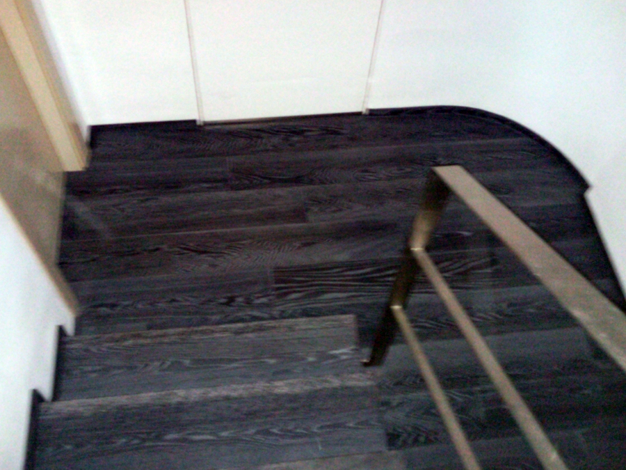 ESCALERA FORRADA CON PARQUET FLOTANTE EUROWOOD ROBLE NEGRO CALÍZO