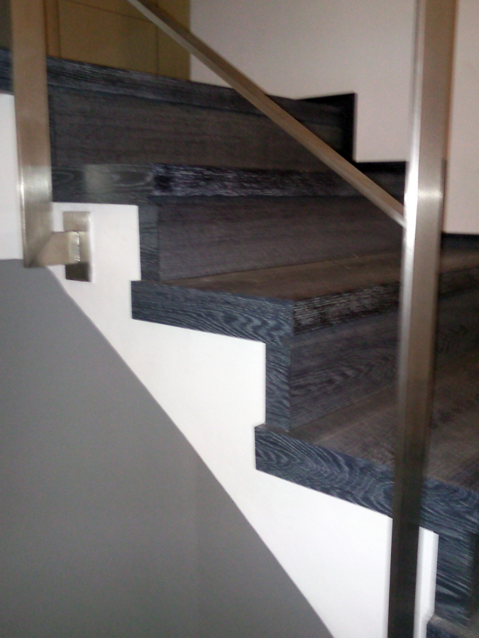 ESCALERA FORRADA CON PARQUET FLOTANTE EUROWOOD ROBLE NEGRO CALÍZO