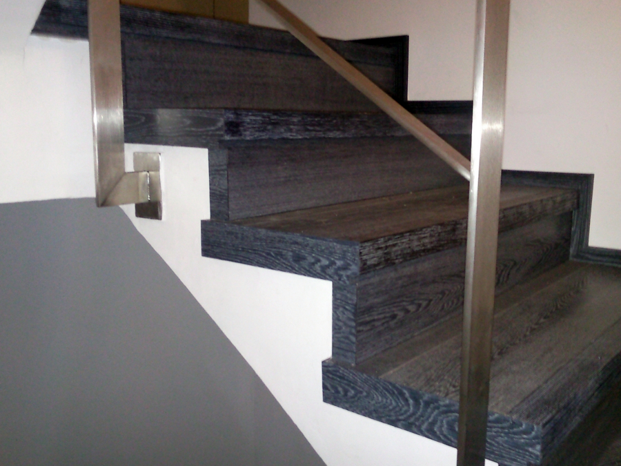 ESCALERA FORRADA CON PARQUET FLOTANTE EUROWOOD ROBLE NEGRO CALÍZO