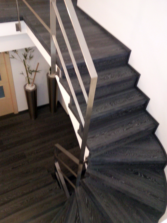 ESCALERA FORRADA CON PARQUET FLOTANTE EUROWOOD ROBLE NEGRO CALÍZO