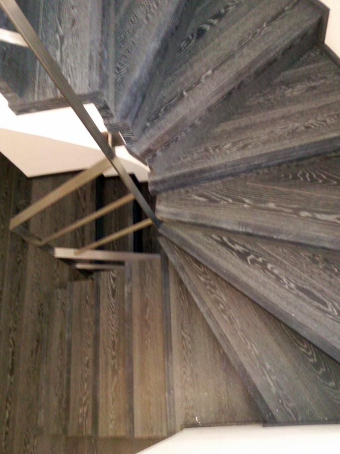 ESCALERA FORRADA CON PARQUET FLOTANTE EUROWOOD ROBLE NEGRO CALÍZO