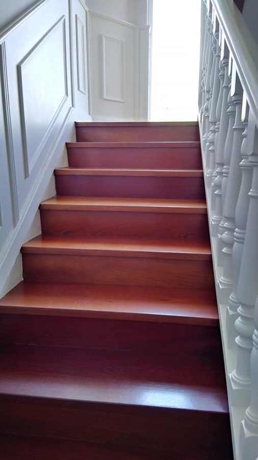 Escalera hacia primera planta