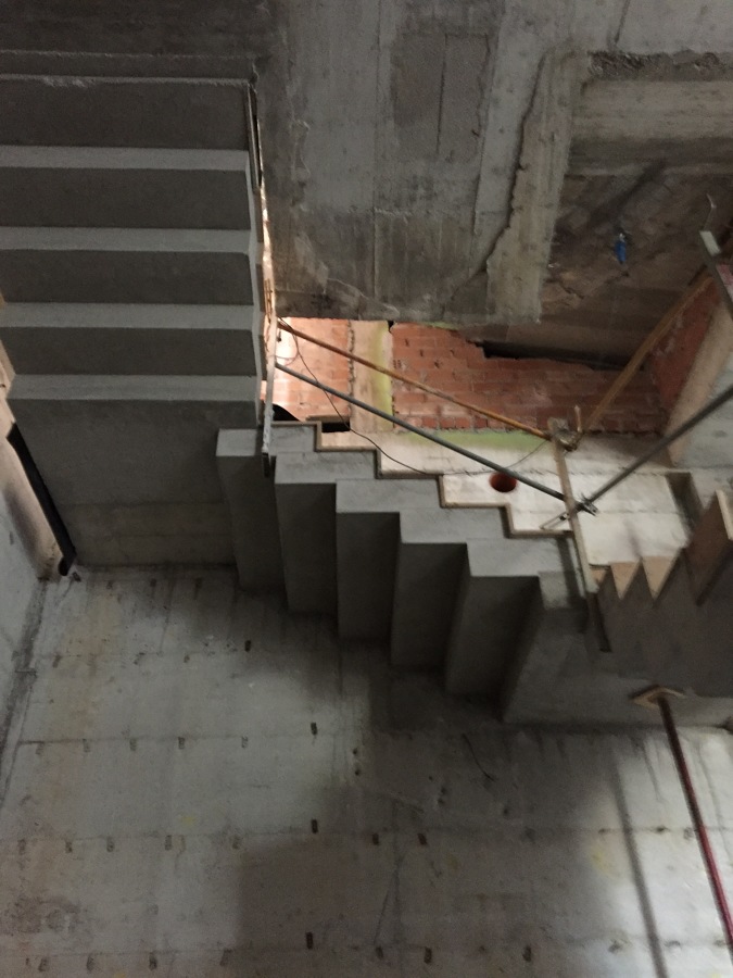 Escalera hormigon vísto