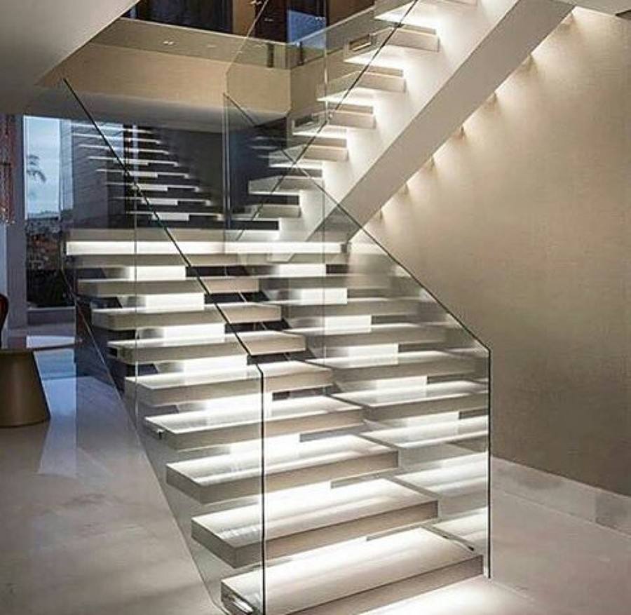 Escalera iluminada