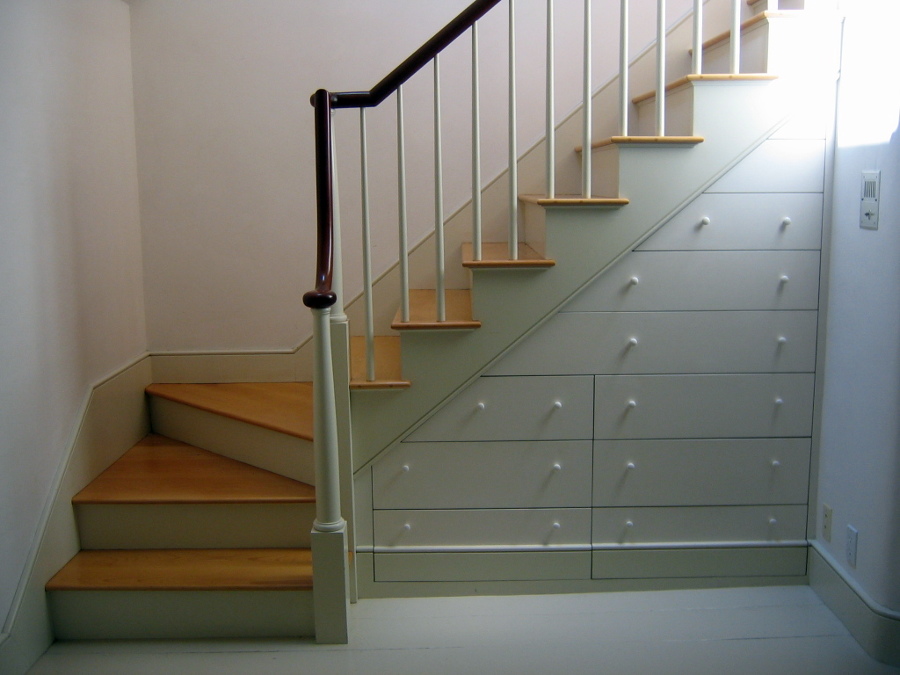 Escalera integrada con mueble