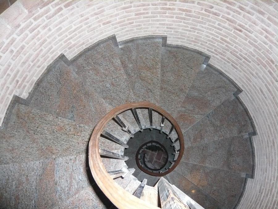 escalera interior, integrada dentro de un trujal