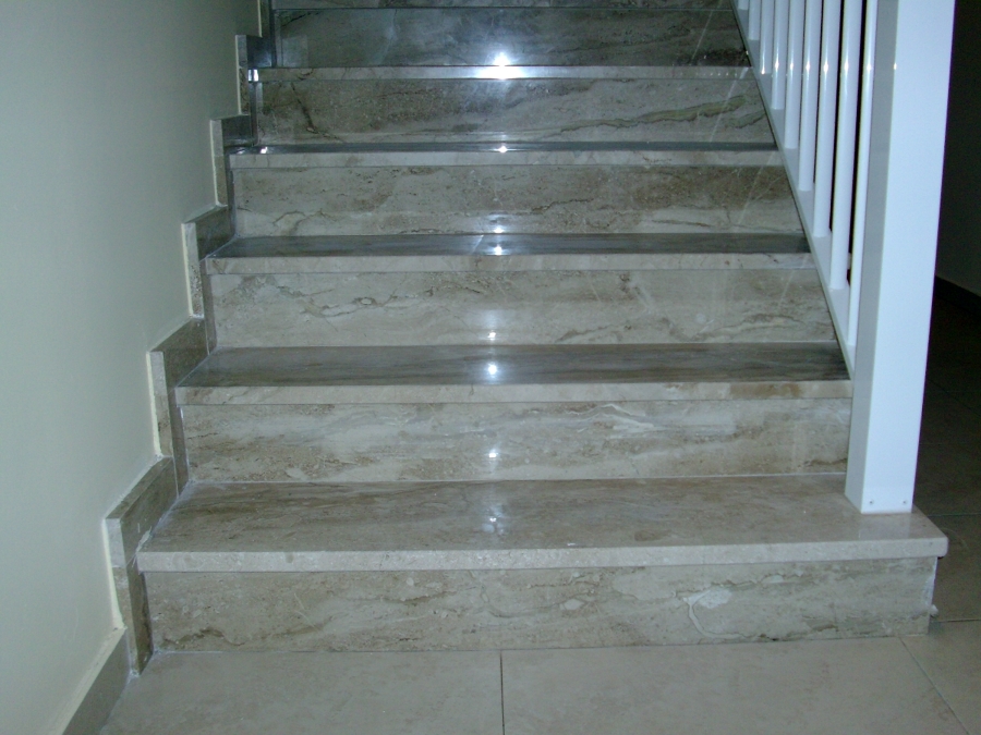 Escalera Marmol Daino