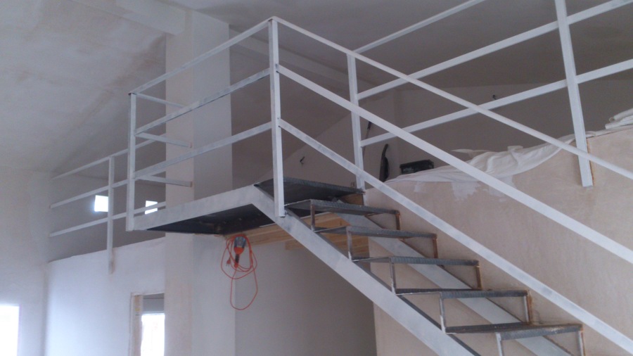 ESCALERA METALICA CAMPELLO