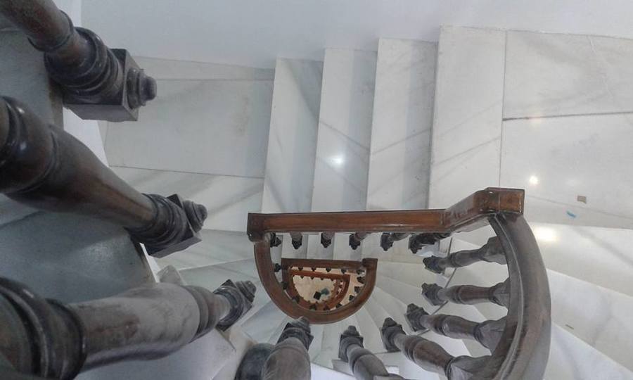 Escalera original reutilizada.