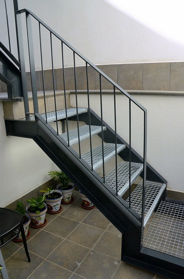 Escalera patio interior
