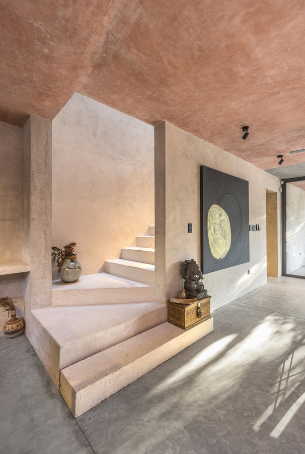 Escalera principal de la vivienda